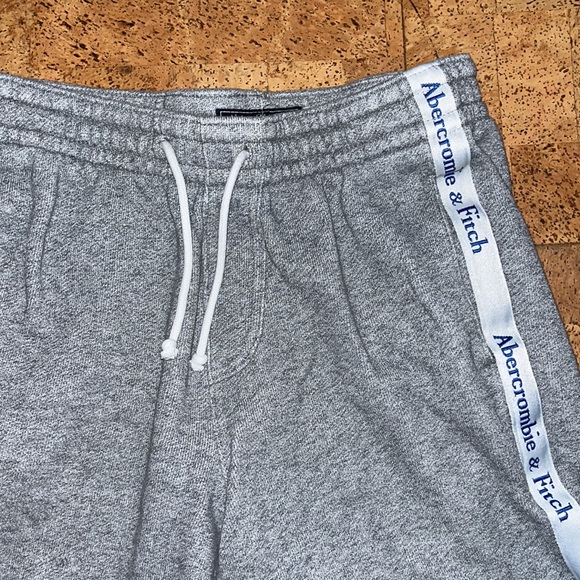 Abercrombie & Fitch Sweatshorts - Picture 2 of 4